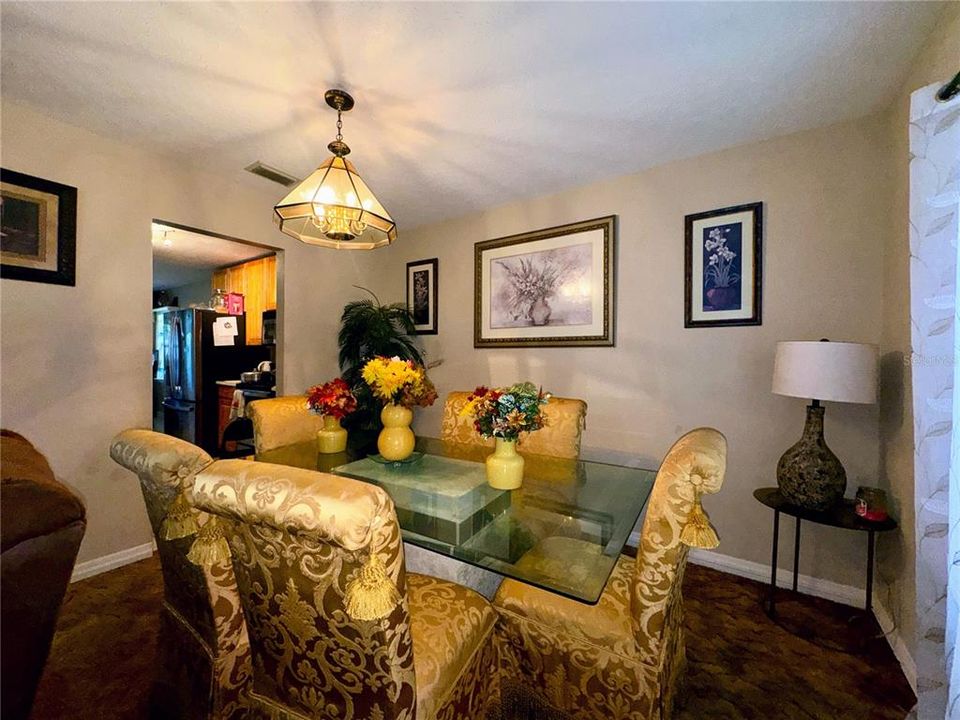 出租: $2,300 (3 贝兹, 2 浴室, 1645 平方英尺)