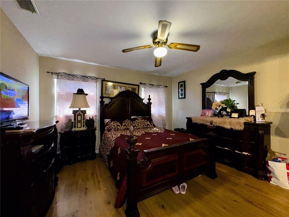 出租: $2,300 (3 贝兹, 2 浴室, 1645 平方英尺)