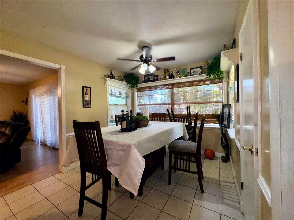 出租: $2,300 (3 贝兹, 2 浴室, 1645 平方英尺)