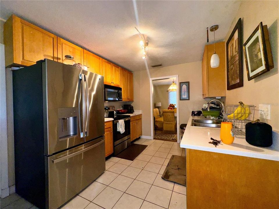 出租: $2,300 (3 贝兹, 2 浴室, 1645 平方英尺)