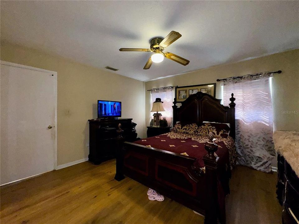 出租: $2,300 (3 贝兹, 2 浴室, 1645 平方英尺)