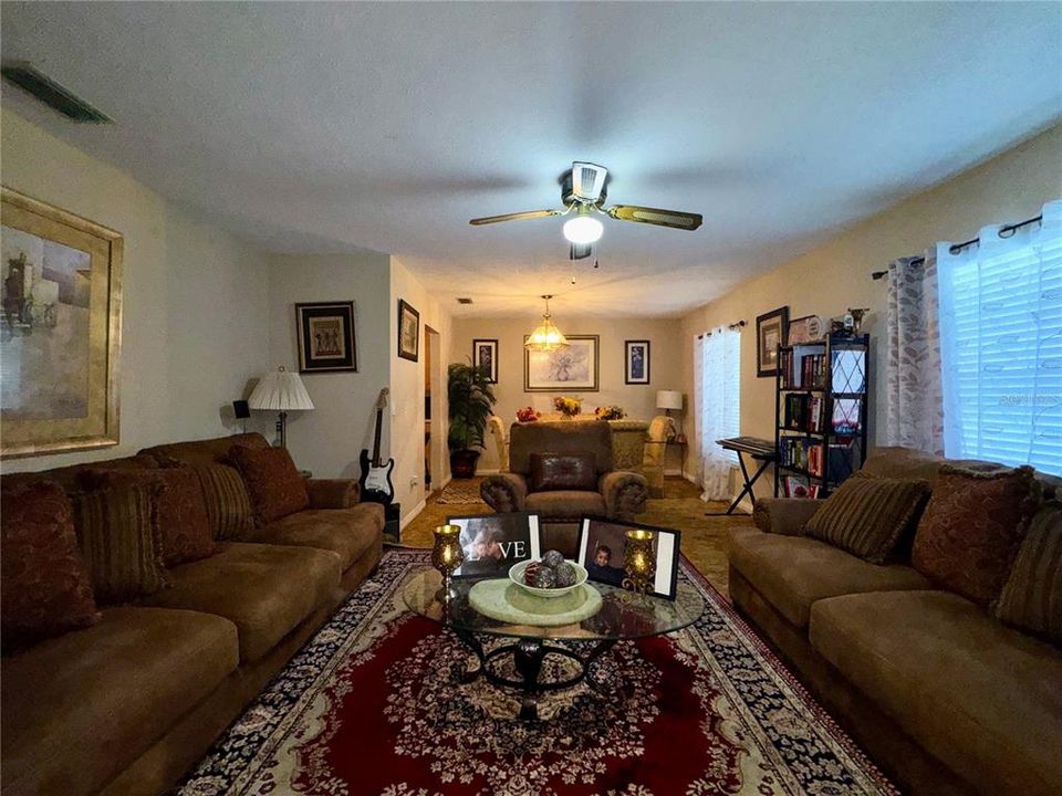 出租: $2,300 (3 贝兹, 2 浴室, 1645 平方英尺)