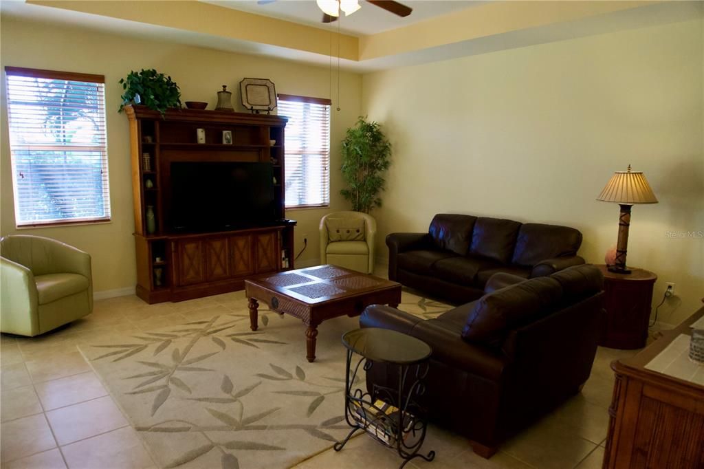 Activo con contrato: $479,900 (3 camas, 2 baños, 1629 Pies cuadrados)