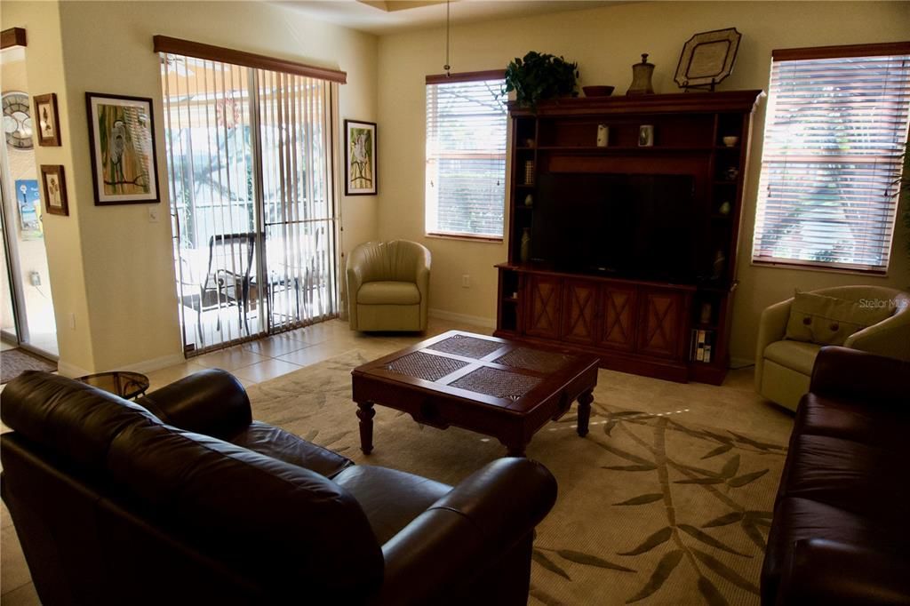 Activo con contrato: $479,900 (3 camas, 2 baños, 1629 Pies cuadrados)