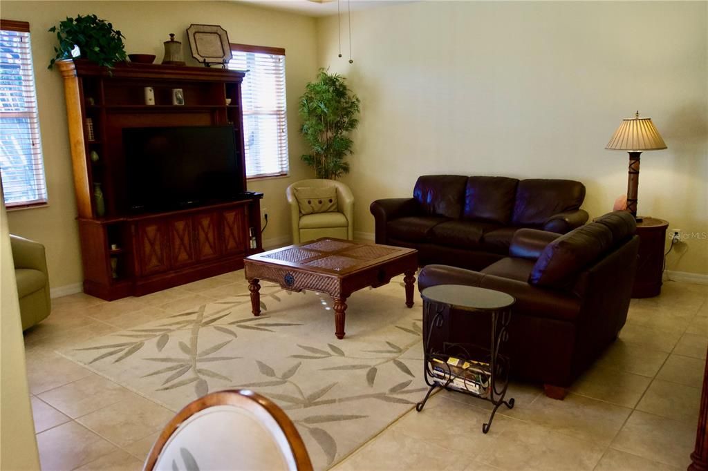 Activo con contrato: $479,900 (3 camas, 2 baños, 1629 Pies cuadrados)