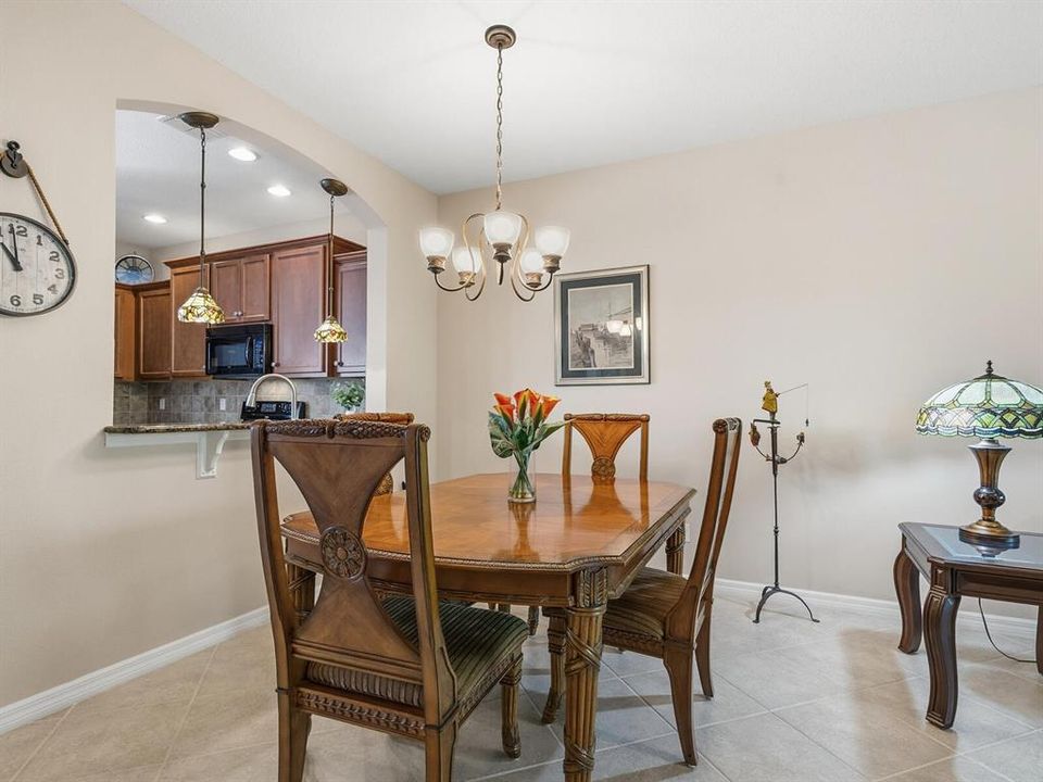 Active With Contract: $399,900 (2 beds, 2 baths, 1661 Square Feet)