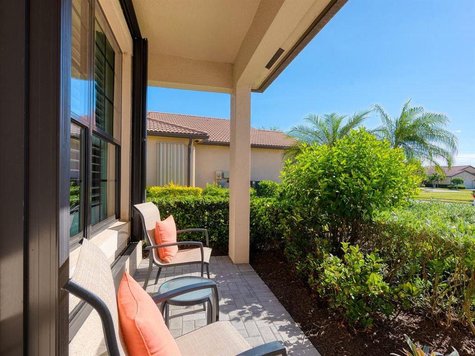 Active With Contract: $399,900 (2 beds, 2 baths, 1661 Square Feet)
