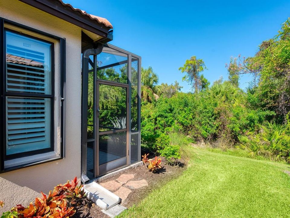 Active With Contract: $399,900 (2 beds, 2 baths, 1661 Square Feet)