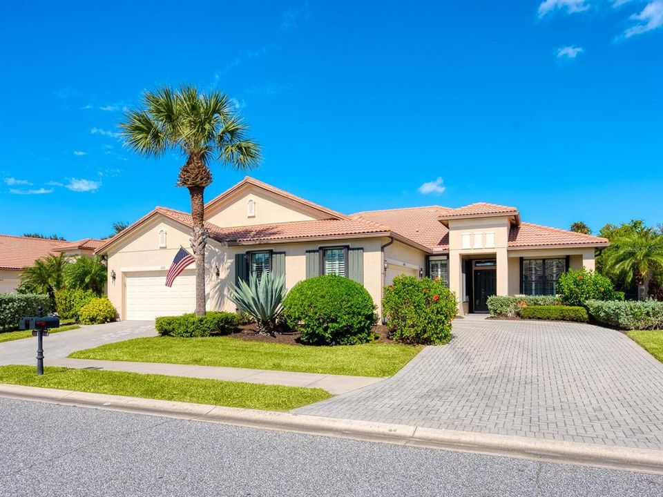 Active With Contract: $399,900 (2 beds, 2 baths, 1661 Square Feet)