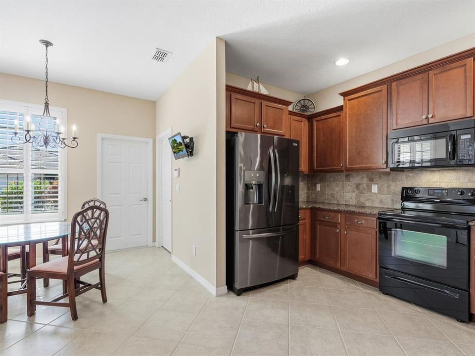 Active With Contract: $399,900 (2 beds, 2 baths, 1661 Square Feet)