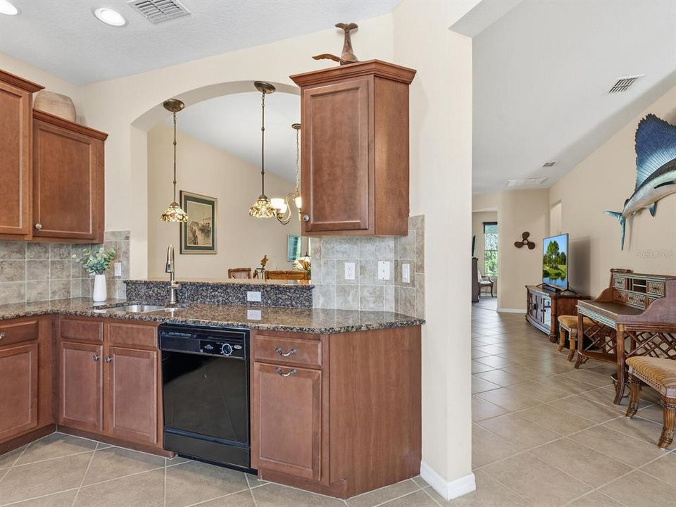 Active With Contract: $399,900 (2 beds, 2 baths, 1661 Square Feet)