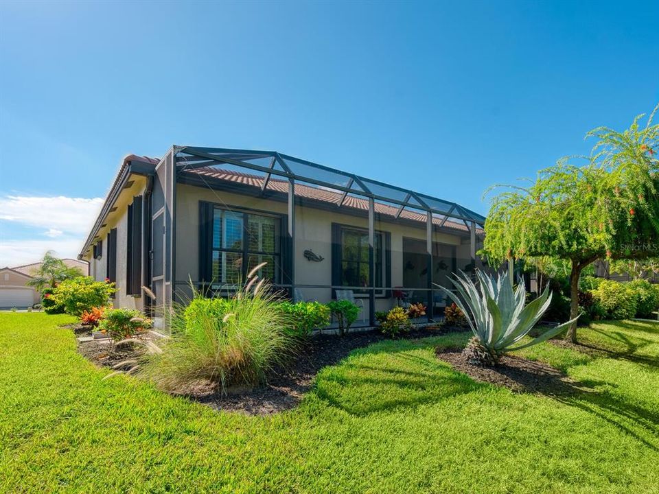 Active With Contract: $399,900 (2 beds, 2 baths, 1661 Square Feet)