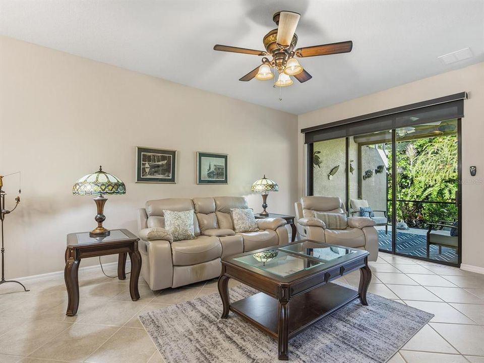 Active With Contract: $399,900 (2 beds, 2 baths, 1661 Square Feet)