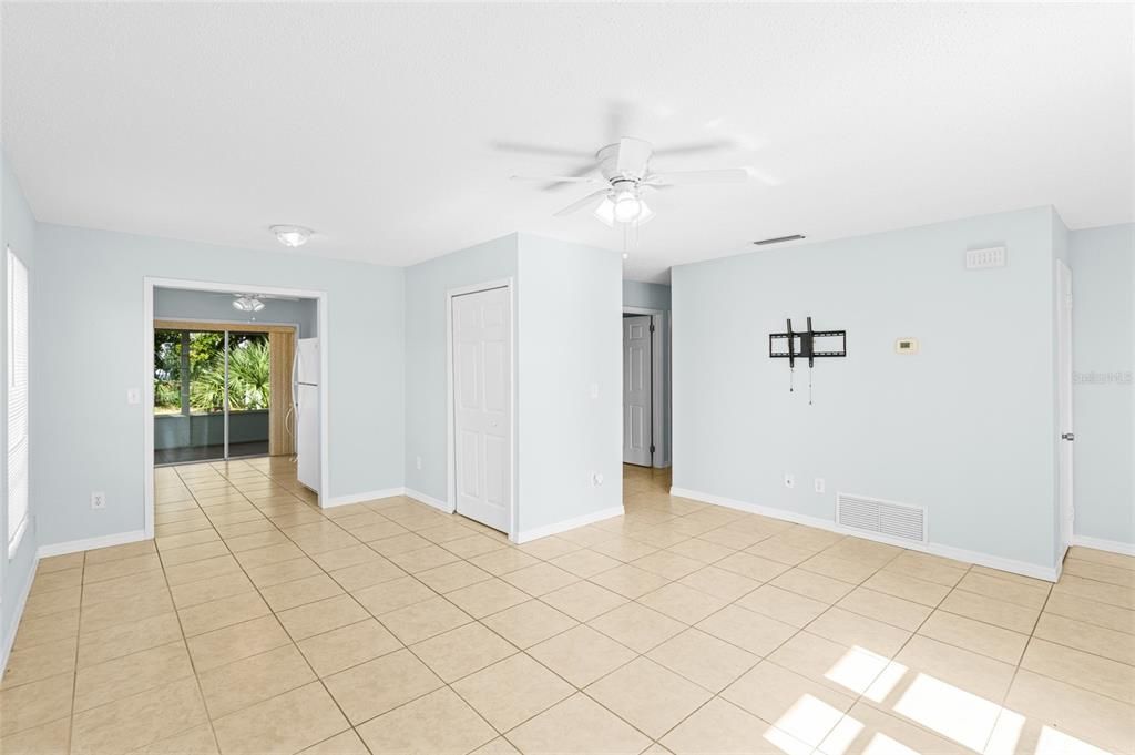 В аренду: $1,550 (2 спален, 1 ванн, 1122 Квадратных фут)