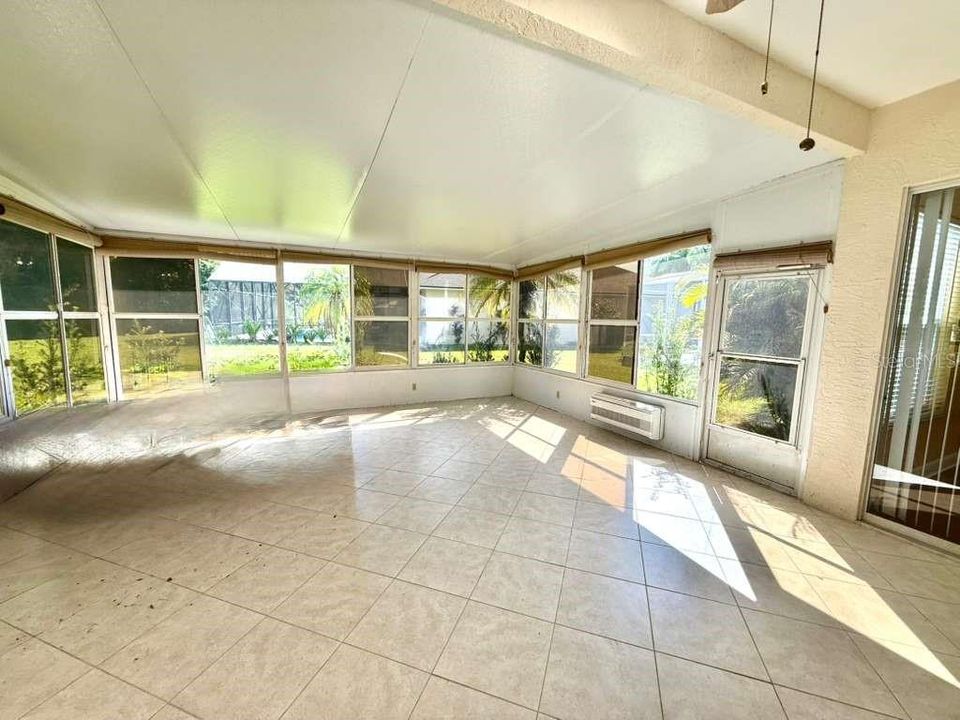 For Rent: $2,950 (4 beds, 2 baths, 1938 Square Feet)