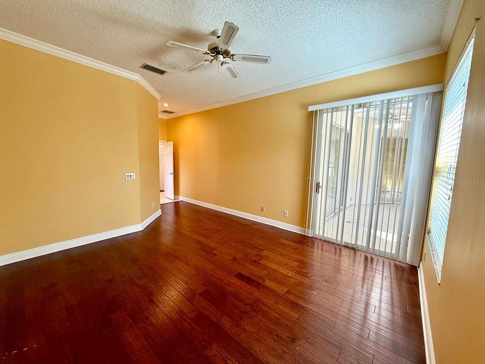 For Rent: $2,950 (4 beds, 2 baths, 1938 Square Feet)