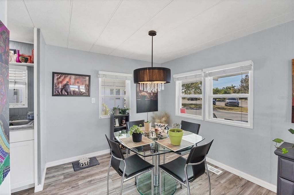 待售: $159,000 (2 贝兹, 2 浴室, 960 平方英尺)