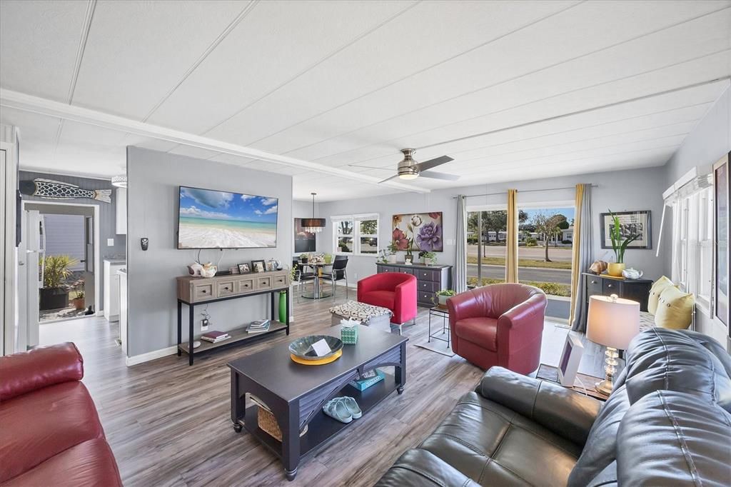 待售: $159,000 (2 贝兹, 2 浴室, 960 平方英尺)