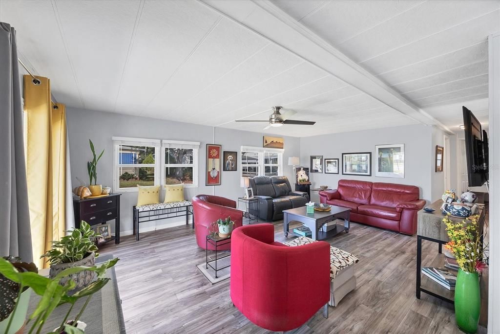 待售: $159,000 (2 贝兹, 2 浴室, 960 平方英尺)