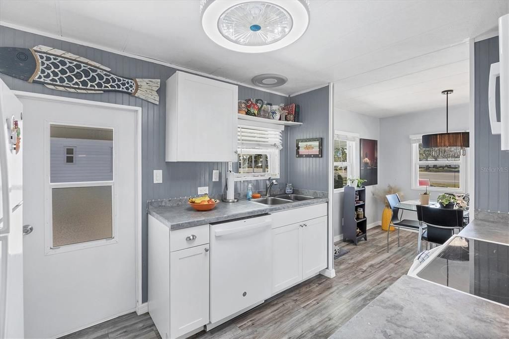 待售: $159,000 (2 贝兹, 2 浴室, 960 平方英尺)