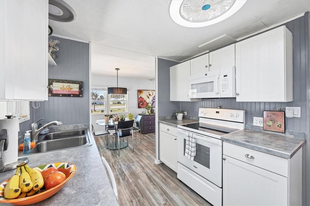 待售: $159,000 (2 贝兹, 2 浴室, 960 平方英尺)