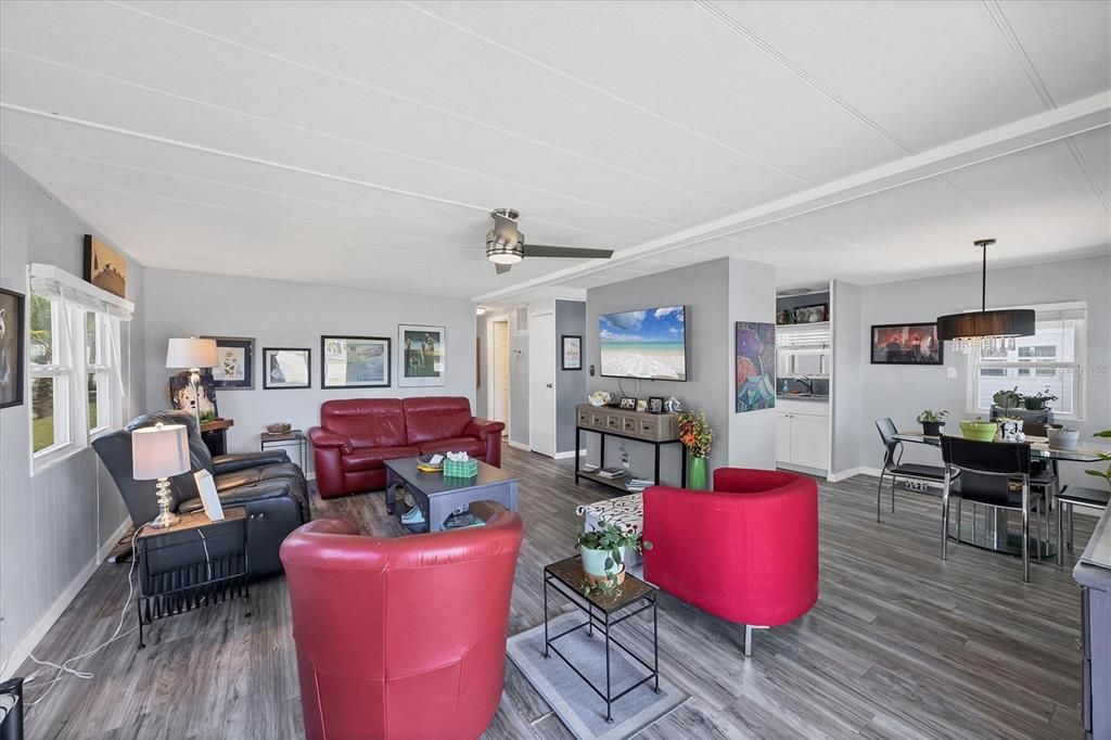 待售: $159,000 (2 贝兹, 2 浴室, 960 平方英尺)