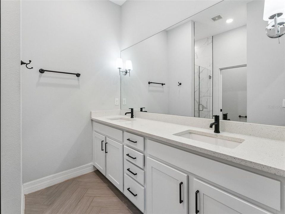 En Renta: $4,400 (4 camas, 3 baños, 2210 Pies cuadrados)