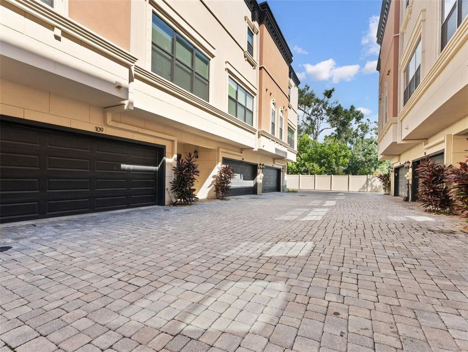 En Renta: $4,400 (4 camas, 3 baños, 2210 Pies cuadrados)