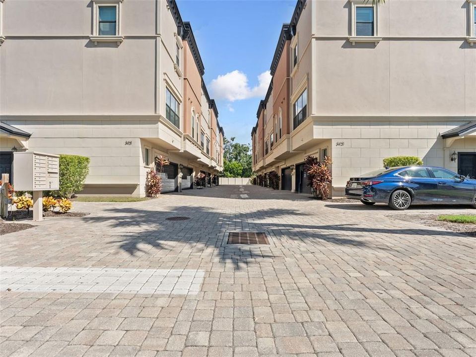 En Renta: $4,400 (4 camas, 3 baños, 2210 Pies cuadrados)