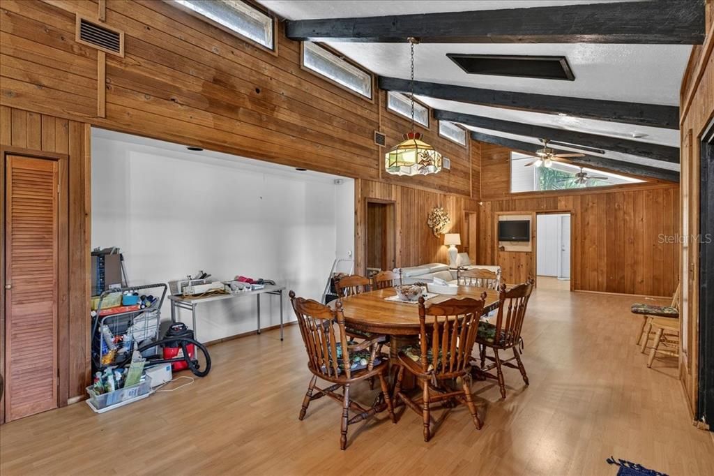 待售: $567,000 (8 贝兹, 4 浴室, 4784 平方英尺)