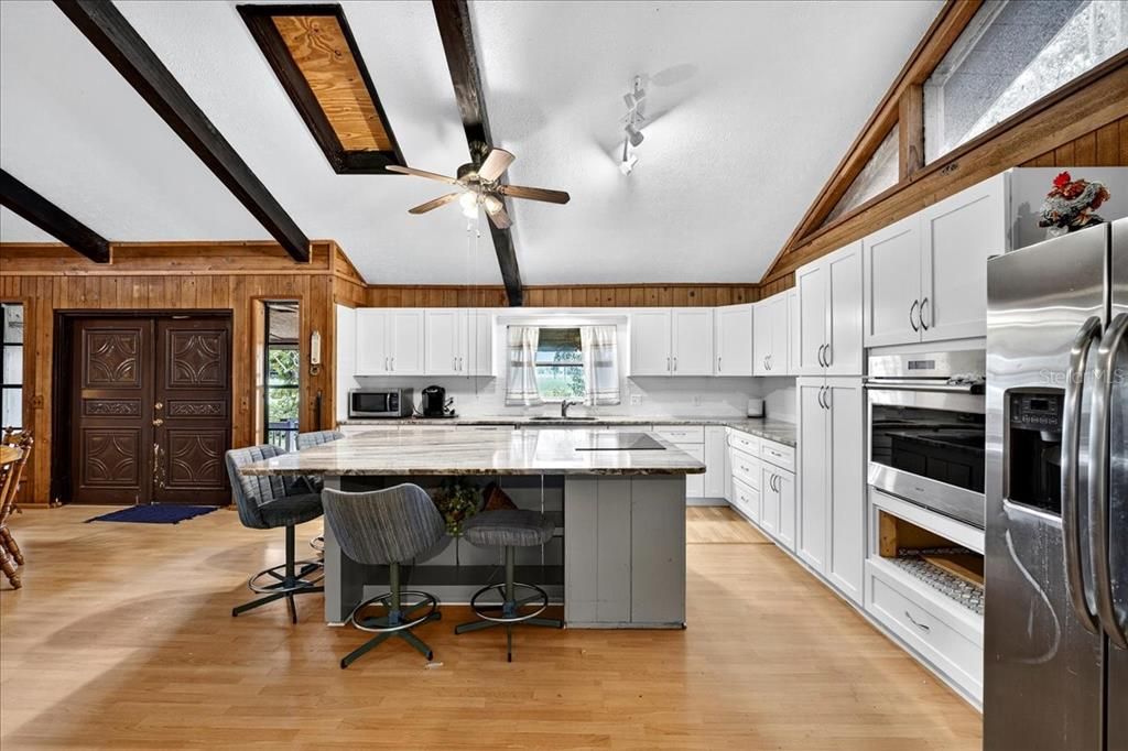 待售: $567,000 (8 贝兹, 4 浴室, 4784 平方英尺)