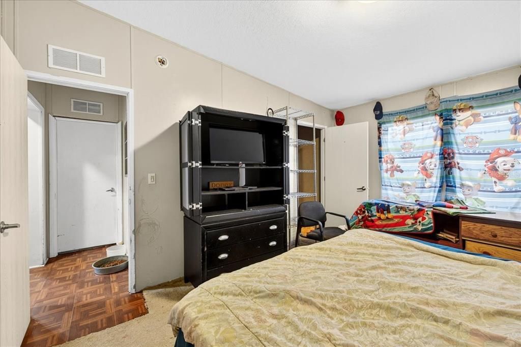 待售: $567,000 (8 贝兹, 4 浴室, 4784 平方英尺)