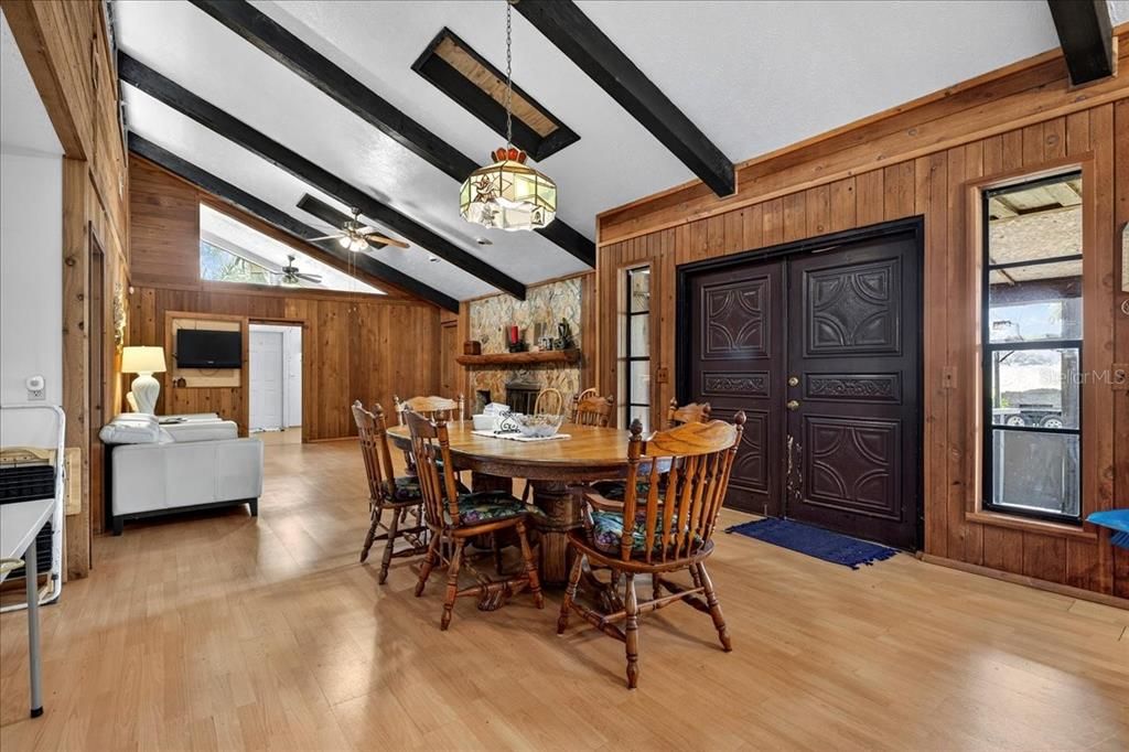 待售: $567,000 (8 贝兹, 4 浴室, 4784 平方英尺)