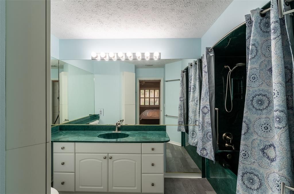 На продажу: $259,900 (2 спален, 2 ванн, 1599 Квадратных фут)