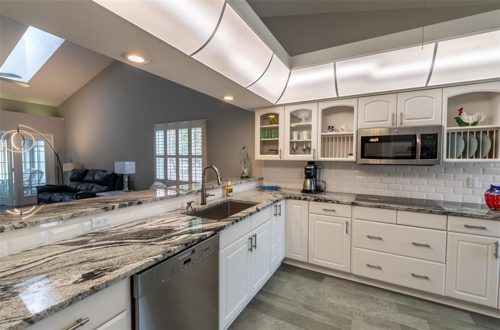 На продажу: $259,900 (2 спален, 2 ванн, 1599 Квадратных фут)