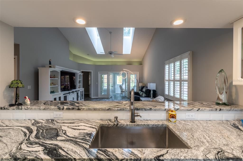 На продажу: $259,900 (2 спален, 2 ванн, 1599 Квадратных фут)