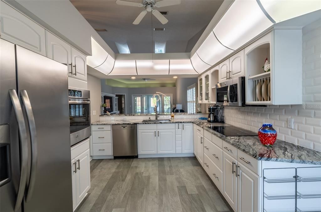 На продажу: $259,900 (2 спален, 2 ванн, 1599 Квадратных фут)