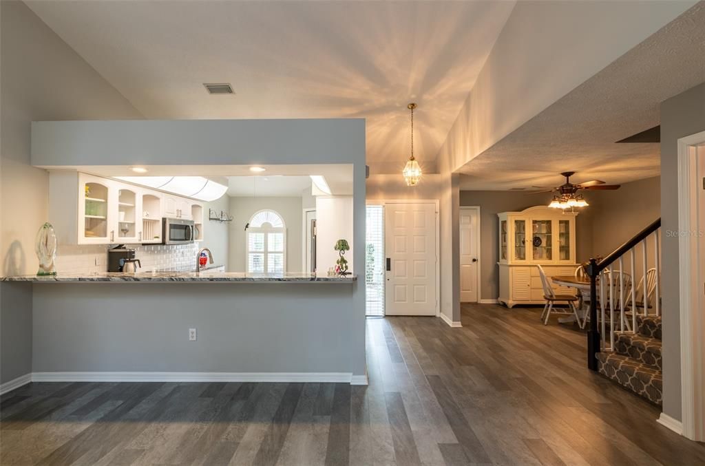 На продажу: $259,900 (2 спален, 2 ванн, 1599 Квадратных фут)