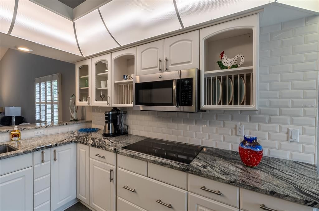 На продажу: $259,900 (2 спален, 2 ванн, 1599 Квадратных фут)