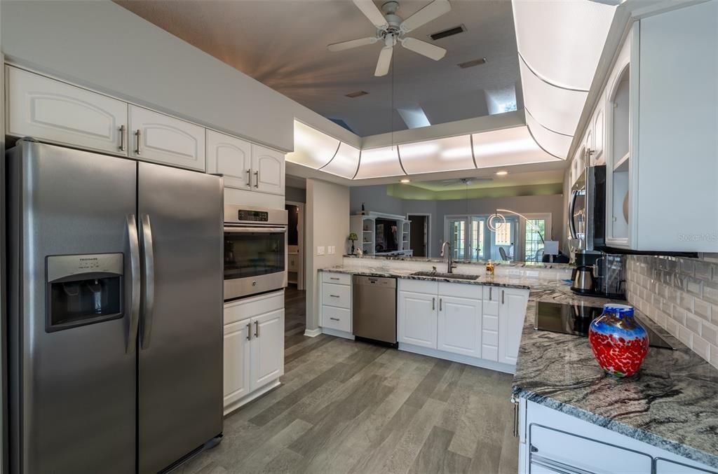 На продажу: $259,900 (2 спален, 2 ванн, 1599 Квадратных фут)