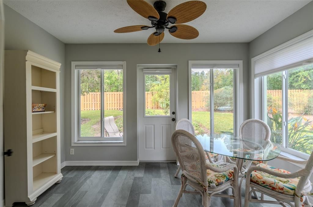 На продажу: $259,900 (2 спален, 2 ванн, 1599 Квадратных фут)