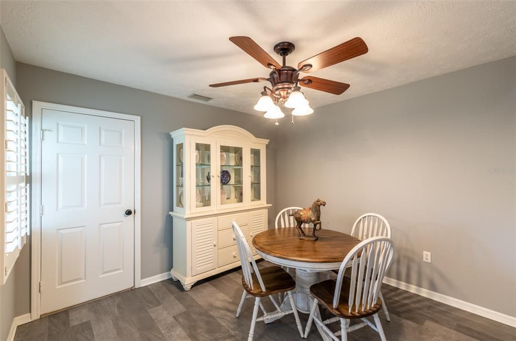 На продажу: $259,900 (2 спален, 2 ванн, 1599 Квадратных фут)