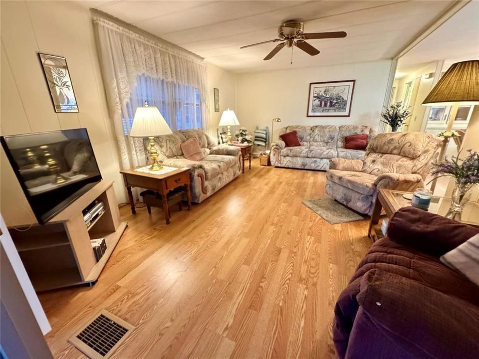 For Sale: $120,000 (2 beds, 2 baths, 960 Square Feet)