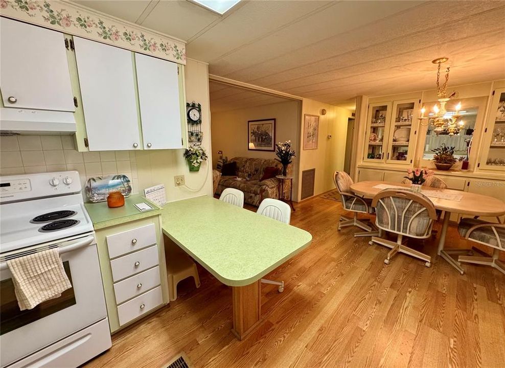 For Sale: $120,000 (2 beds, 2 baths, 960 Square Feet)