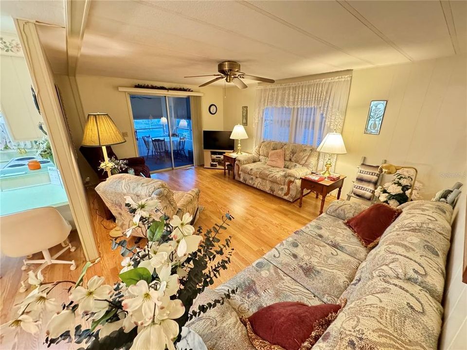 For Sale: $120,000 (2 beds, 2 baths, 960 Square Feet)