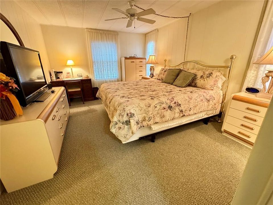 For Sale: $120,000 (2 beds, 2 baths, 960 Square Feet)