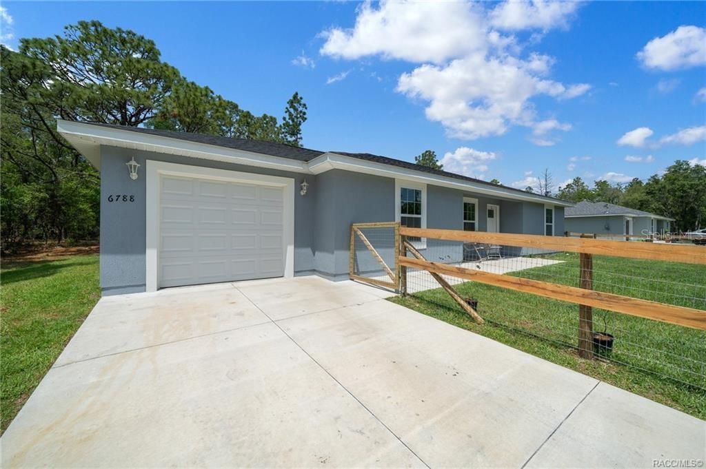 待售: $285,000 (3 贝兹, 2 浴室, 1237 平方英尺)