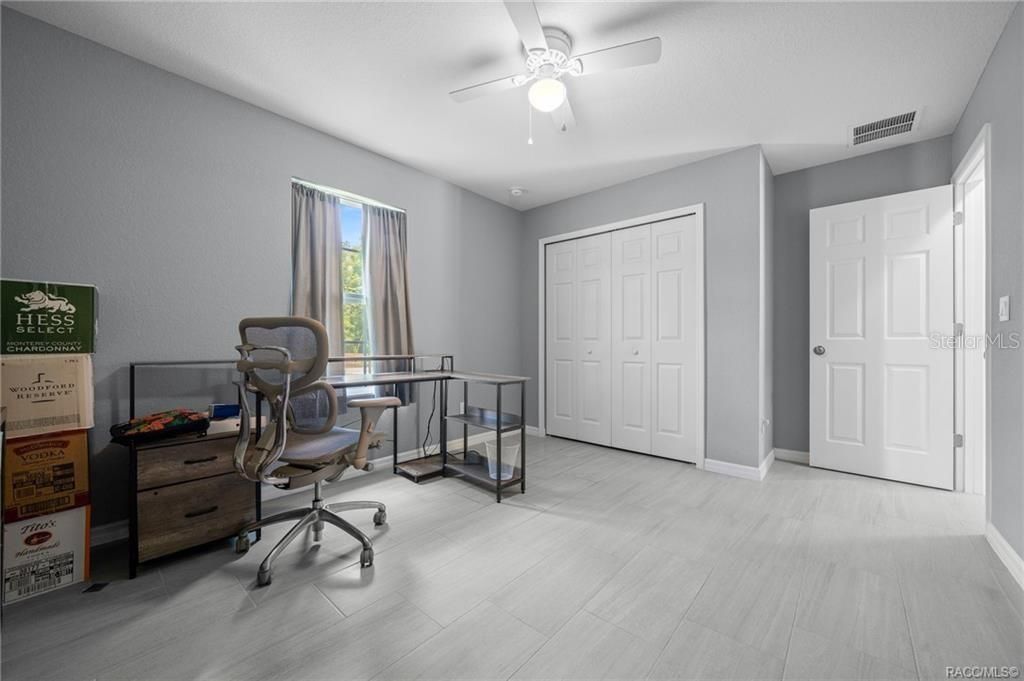 待售: $285,000 (3 贝兹, 2 浴室, 1237 平方英尺)