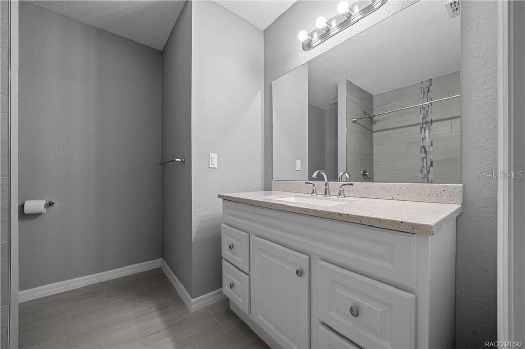 待售: $285,000 (3 贝兹, 2 浴室, 1237 平方英尺)