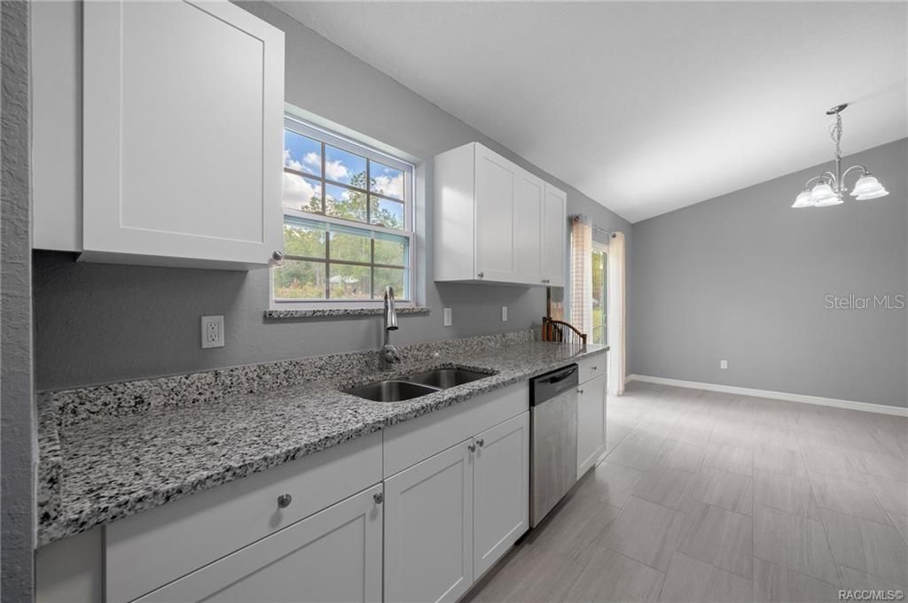 待售: $285,000 (3 贝兹, 2 浴室, 1237 平方英尺)